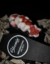 Load image into Gallery viewer, Sandalwood & Myrrh Skull Melts